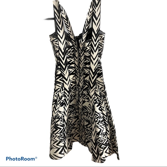 OFF THE RUNWAY Herve léger x MaxAzria Collab dress - Picture 6 of 9